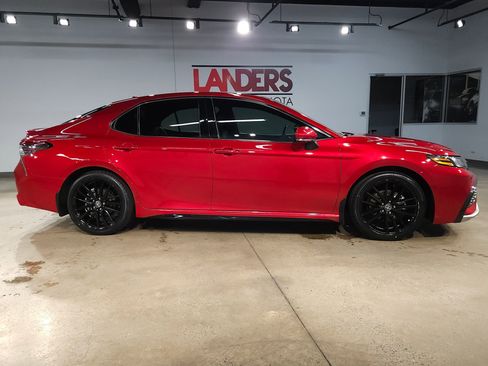 Used 2023 Toyota Camry XSE FWD image 8