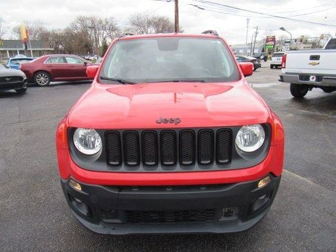 Used 2018 Jeep Renegade Altitude w/ UConnect 8.4 Nav Group image 2