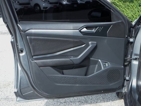 Used 2022 Volkswagen Jetta SE image 14