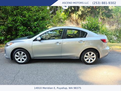 Used 2013 MAZDA MAZDA3 i Sport FWD image 2