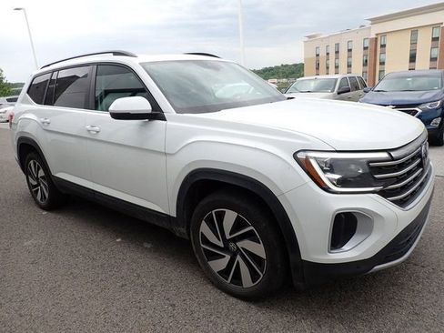 Used 2024 Volkswagen Atlas SE w/ Panoramic Sunroof Package AWD/4WD image 5