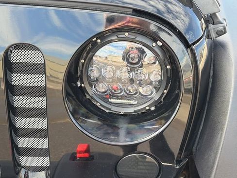 Used 2012 Jeep Wrangler Unlimited Rubicon AWD/4WD image 17
