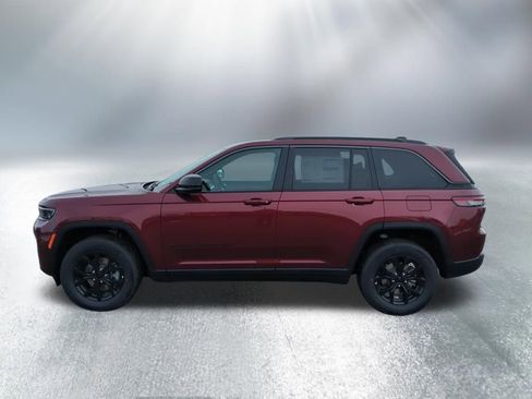 New 2026 Jeep Grand Cherokee Altitude image 4