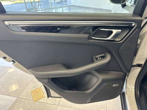 Used 2020 Porsche Macan S AWD/4WD image 12