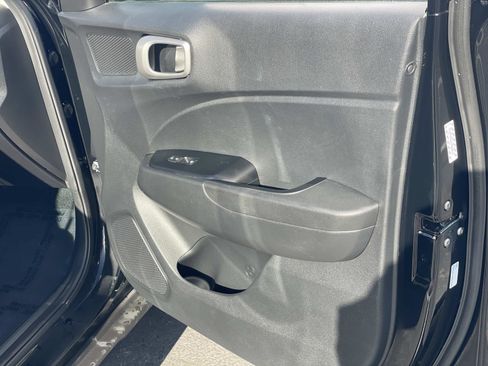 Certified 2023 Hyundai Venue SE image 25