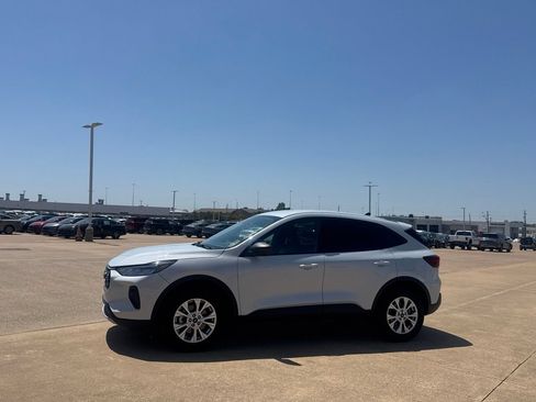 Used 2025 Ford Escape Active AWD/4WD image 12