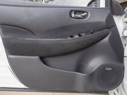 Used 2016 Nissan Leaf SV w/ Premium Package image 7