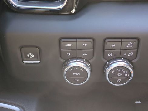 Used 2025 GMC Sierra 1500 Denali w/ Denali Reserve Package AWD/4WD image 24