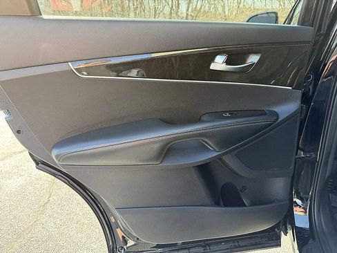 Used 2018 Kia Sorento LX image 25
