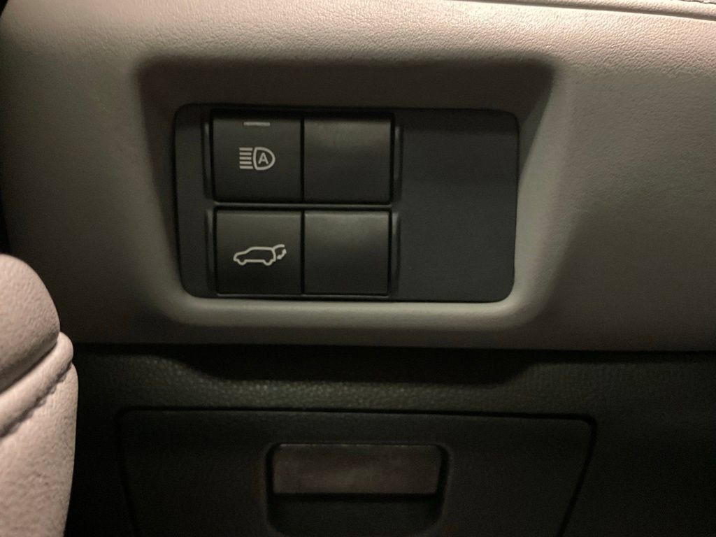 Used 2021 Toyota Highlander XLE AWD/4WD image 15