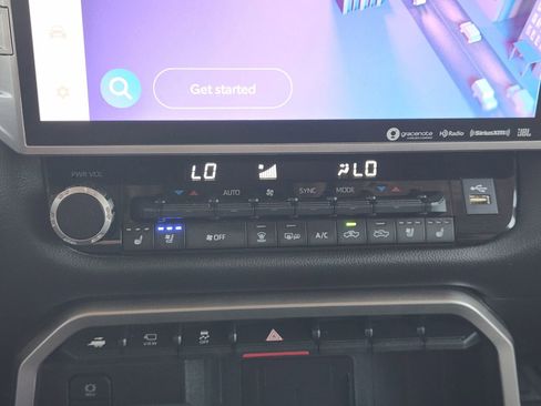 Used 2023 Toyota Tundra Limited AWD/4WD image 19