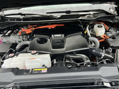 Used 2024 Toyota Sequoia SR5 w/ SR5 Premium Package AWD/4WD image 36
