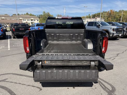 Certified 2025 GMC Sierra 1500 SLT image 5