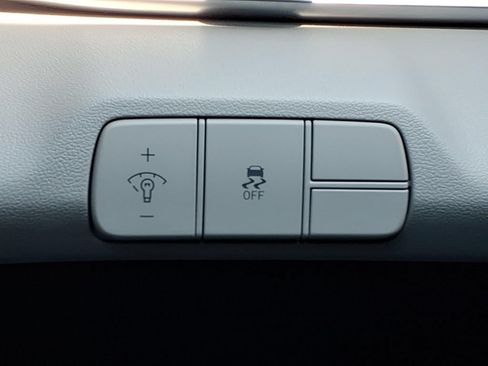 Certified 2025 Hyundai Elantra Limited FWD image 15