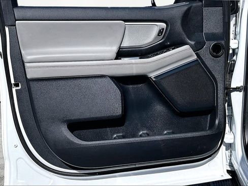 Used 2025 Ford Expedition Active AWD/4WD image 23