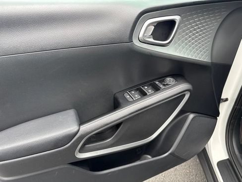 Certified 2025 Kia Soul LX FWD image 14