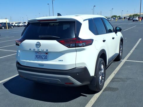 Used 2023 Nissan Rogue S AWD/4WD image 2