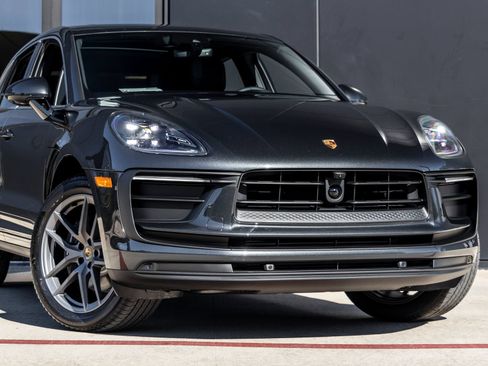 Certified 2026 Porsche Macan AWD/4WD image 9