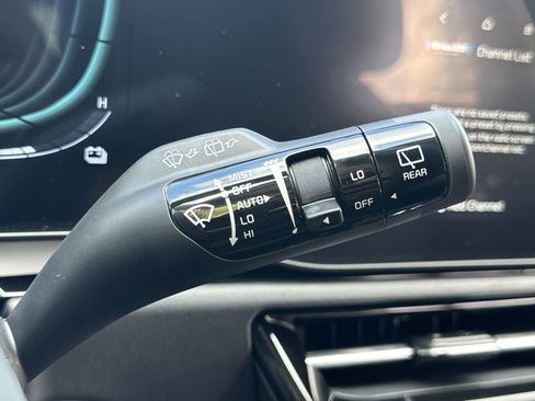 Certified 2025 Kia Niro EX FWD image 18
