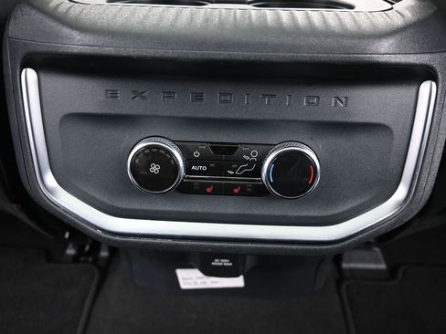 Certified 2025 Ford Expedition Max Platinum image 16