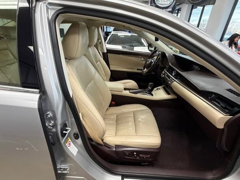 Used 2016 Lexus ES 350 w/ Luxury Package w/Wood Trim FWD image 30