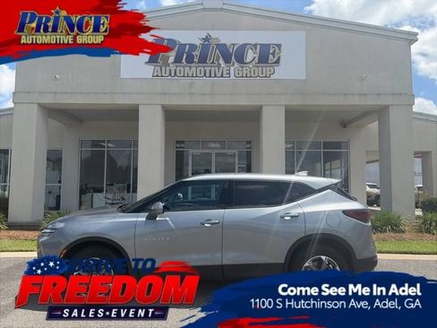 Used 2025 Chevrolet Blazer LT FWD image 1