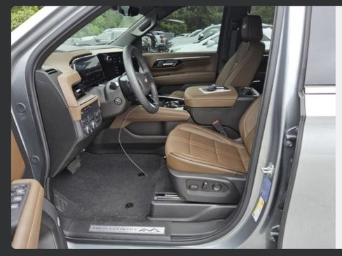 Used 2025 Chevrolet Tahoe High Country w/ Sun And Tow Package AWD/4WD image 6
