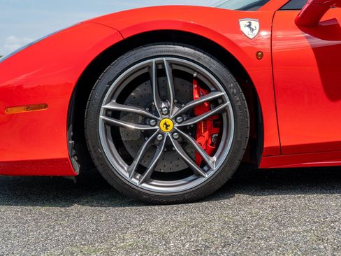 Used 2018 Ferrari 488 Spider RWD image 10