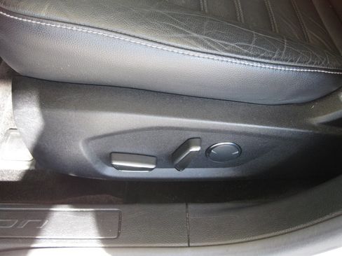 Used 2018 Ford Fusion SE w/ Fusion SE Technology Package FWD image 14