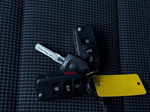 Used 2012 Volkswagen Golf TDI image 17