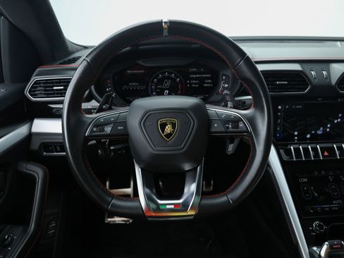 Used 2022 Lamborghini Urus AWD/4WD image 26