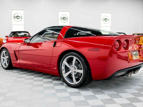 Used 2009 Chevrolet Corvette Coupe w/ Z51 Performance Package RWD image 12