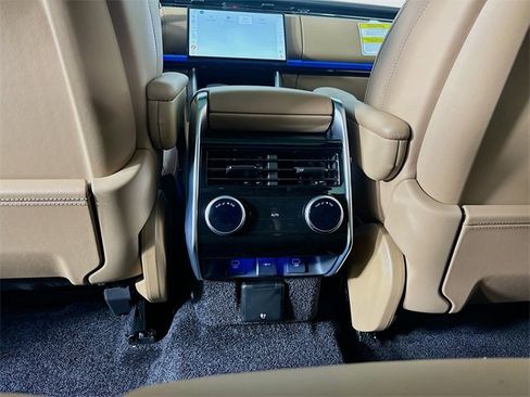 New 2025 Land Rover Range Rover Long Wheelbase SE image 25
