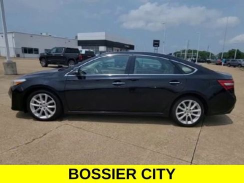 Used 2015 Toyota Avalon Limited w/ Technology Package FWD image 6