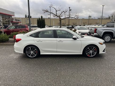 Used 2022 Honda Civic Touring image 5