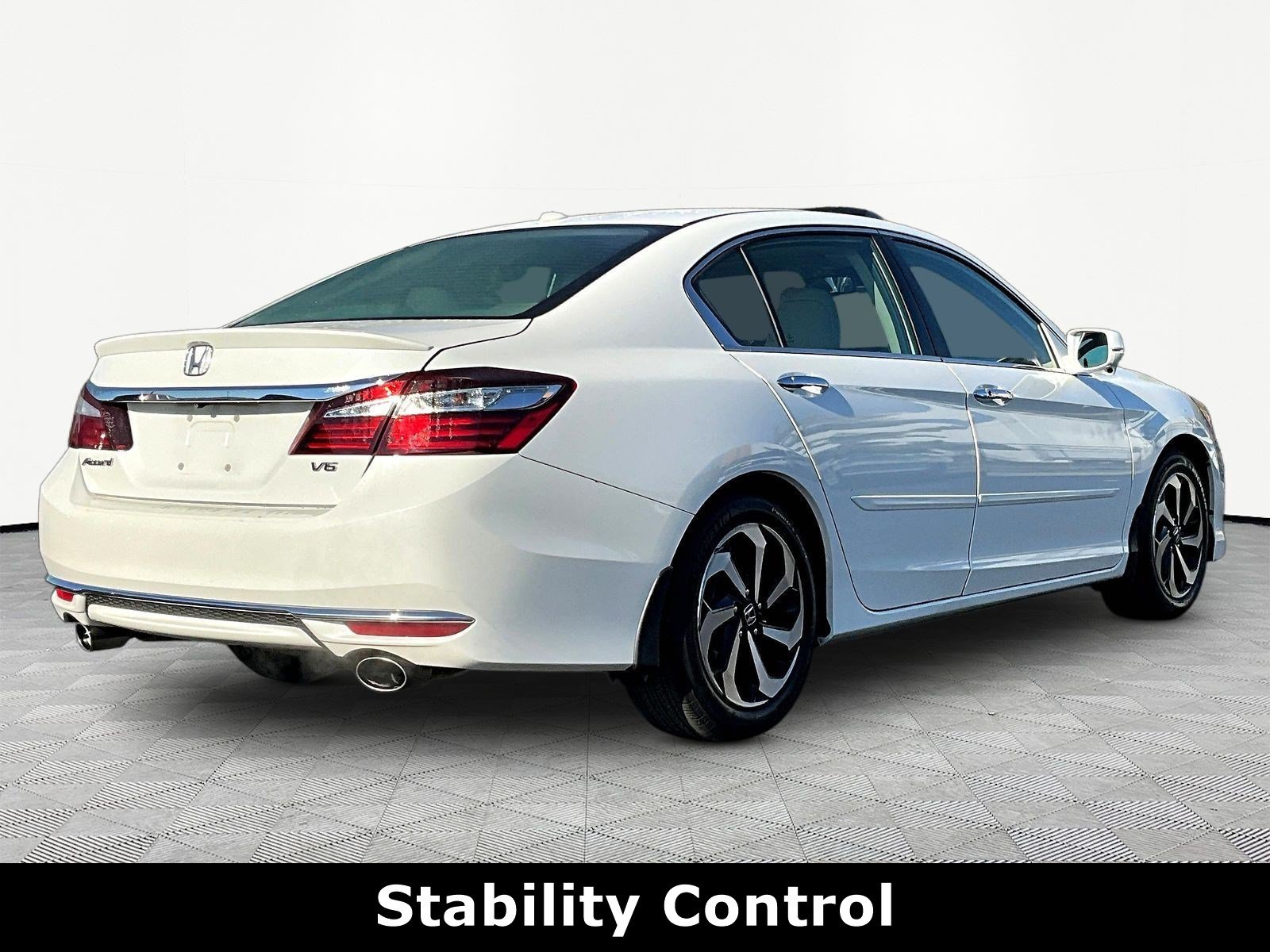Used 2016 Honda Accord EX-L image 6