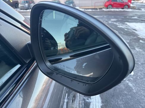 Used 2023 Alfa Romeo Stelvio Ti image 21