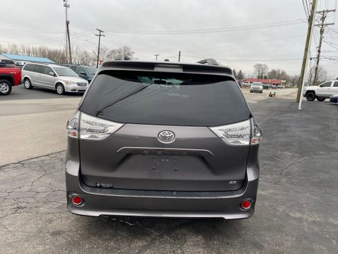 Used 2015 Toyota Sienna SE image 6
