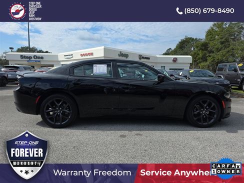Used 2022 Dodge Charger SXT w/ Blacktop Package image 4