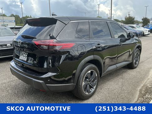Used 2024 Nissan Rogue SV FWD image 5