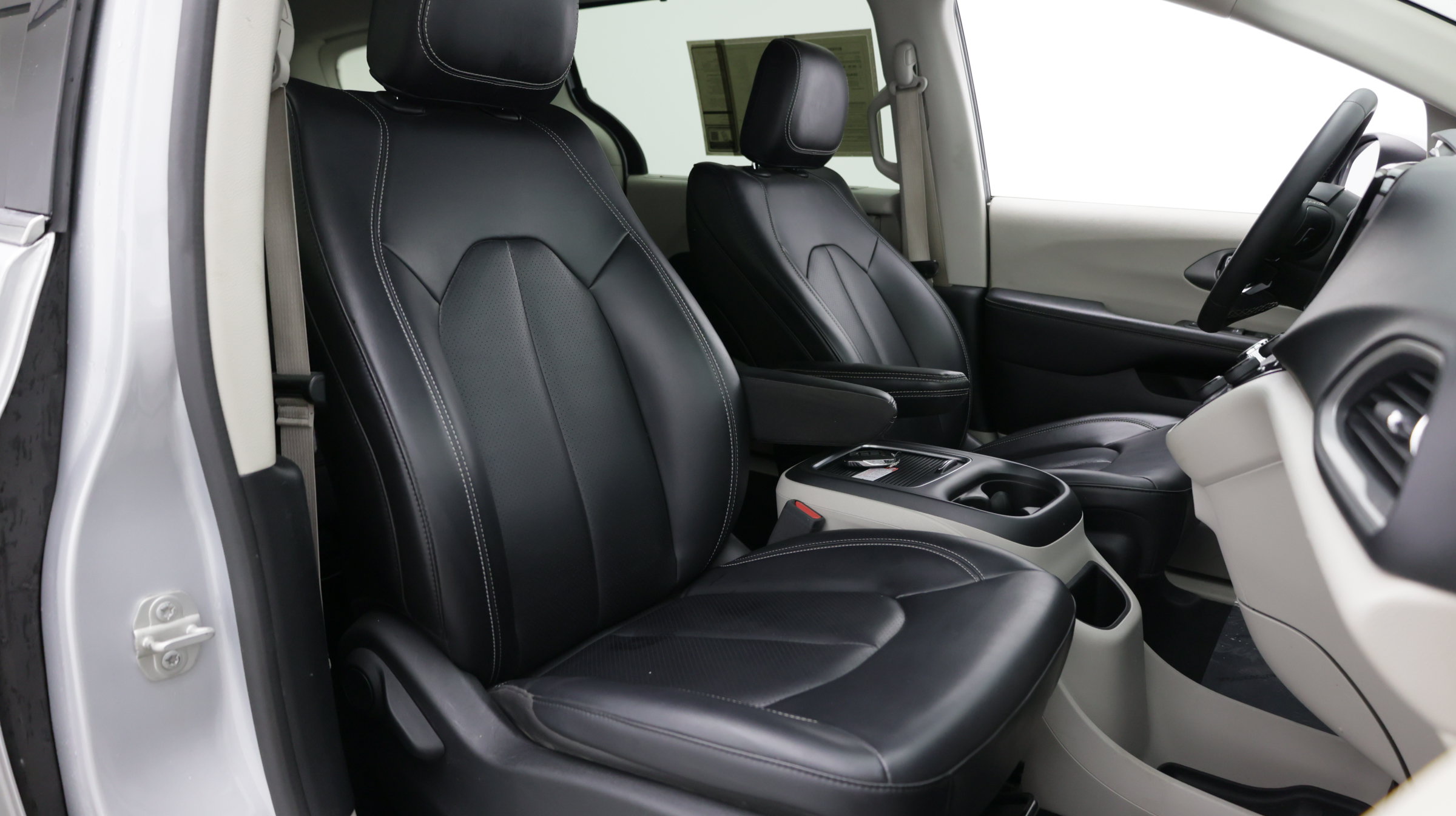 Used 2023 Chrysler Pacifica Touring-L FWD image 42