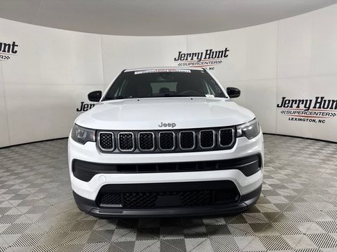 Used 2023 Jeep Compass Sport AWD/4WD image 3