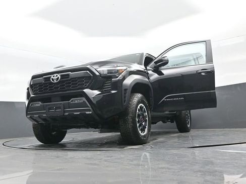 Used 2024 Toyota Tacoma TRD Off-Road image 40