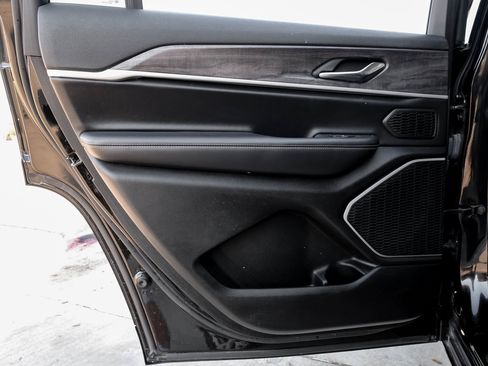 Used 2021 Jeep Grand Cherokee L Limited image 60