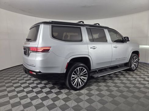 Used 2022 Jeep Grand Wagoneer Series III AWD/4WD image 5