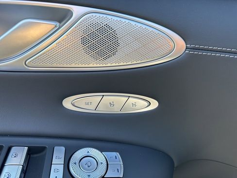 Used 2025 Genesis GV70 2.5T w/ Select Package image 18