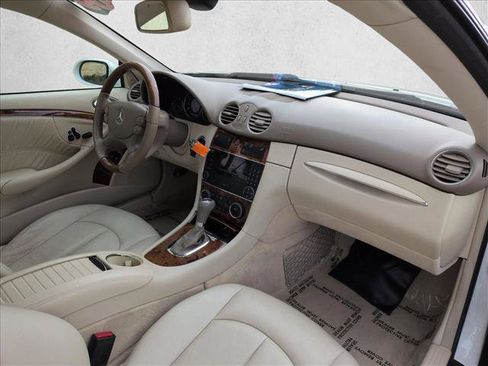 Used 2009 Mercedes-Benz CLK 350 Coupe image 21