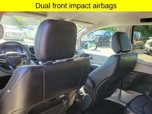 Certified 2024 Chrysler Pacifica Touring-L FWD image 28