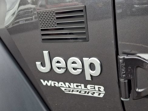 Used 2018 Jeep Wrangler Sport AWD/4WD image 29