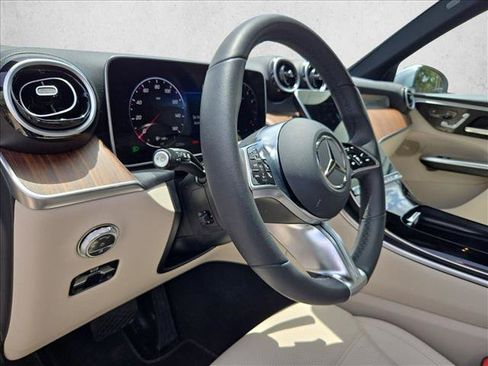 Used 2026 Mercedes-Benz GLC 300 image 9